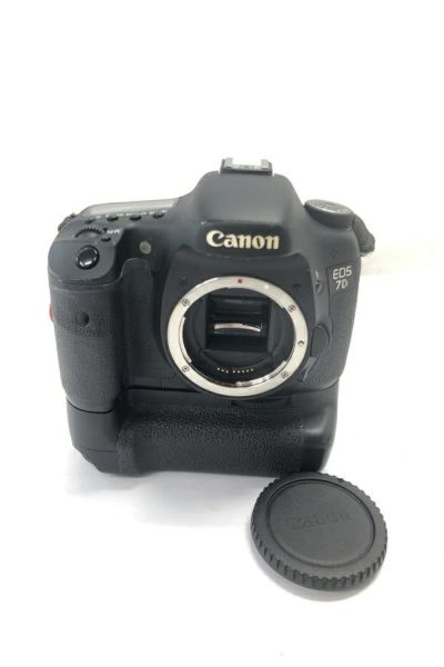 【送料無料】◇Canon キヤノン  EOS 7Dボディ + BG-E7 バッテリーグリップ 