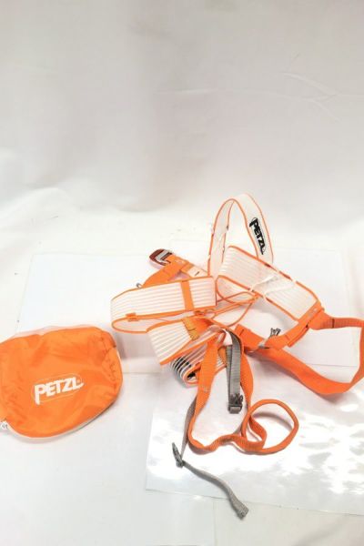 【送料無料】Petzl ペツル  アルティチュード スキー用ハーネス