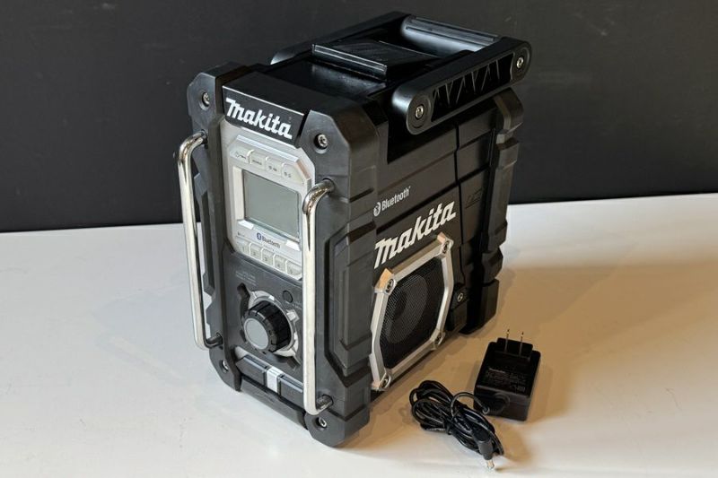 送料無料】◇makita マキタ 充電式ラジオ MR106